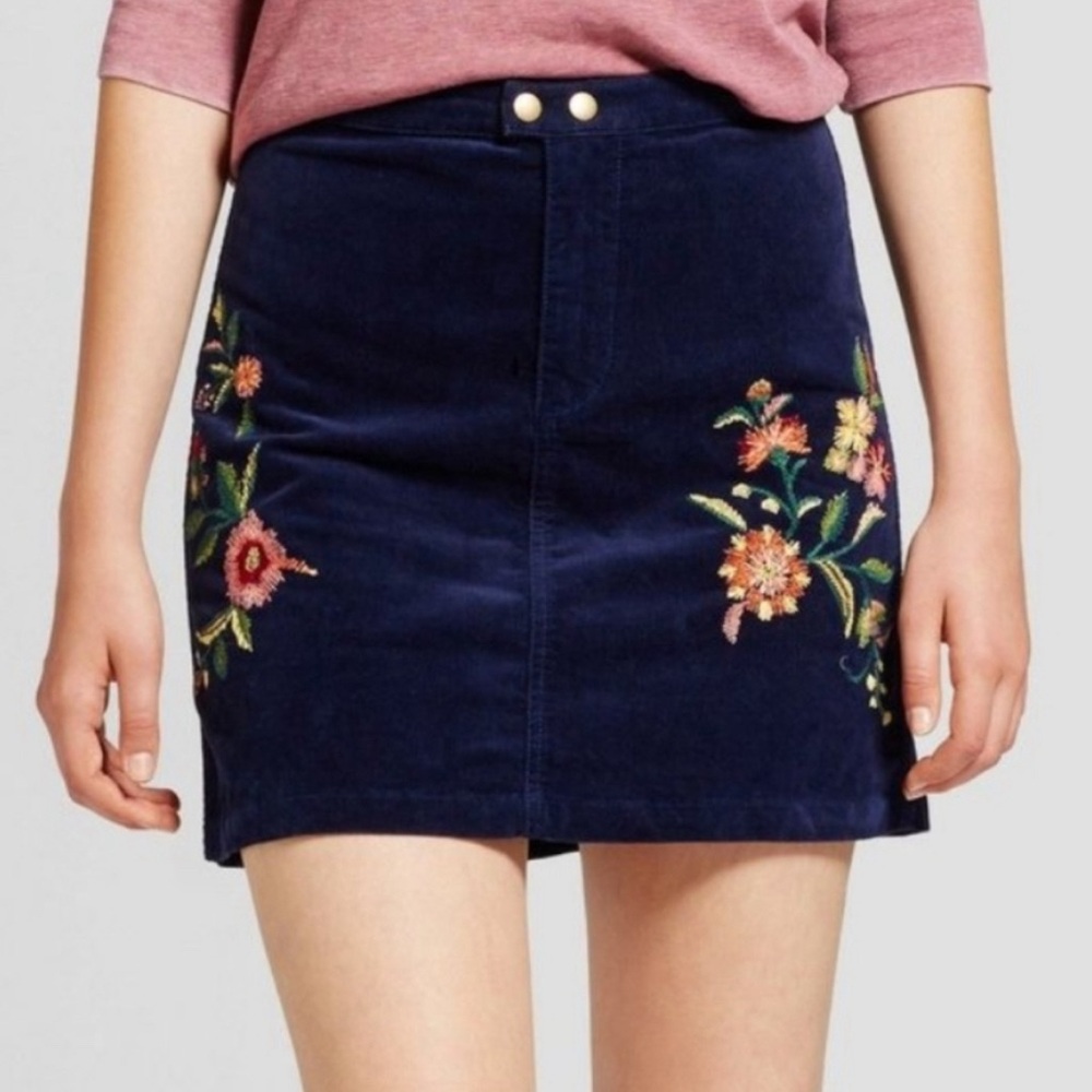Vintage 90’s Vibe Mossimo | Corduroy Embroidered Floral Mini Navy Skirt | Size 6